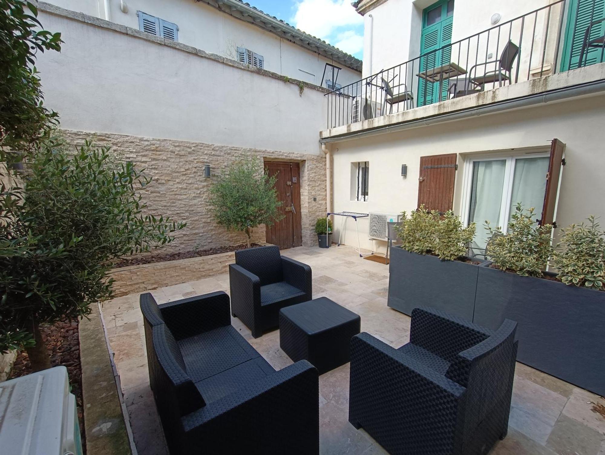 T3 Renove Avec Cour, Intra Muros אביניון מראה חיצוני תמונה